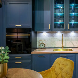 Niebieskie fronty w kuchni