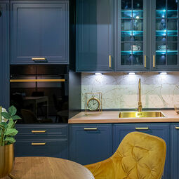 Niebieskie fronty w kuchni